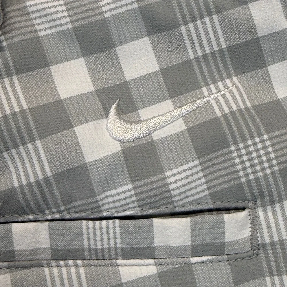 Nike Golf Dri-FIT Shorts Gray‎ Plaid Lightweight Size 40 READ